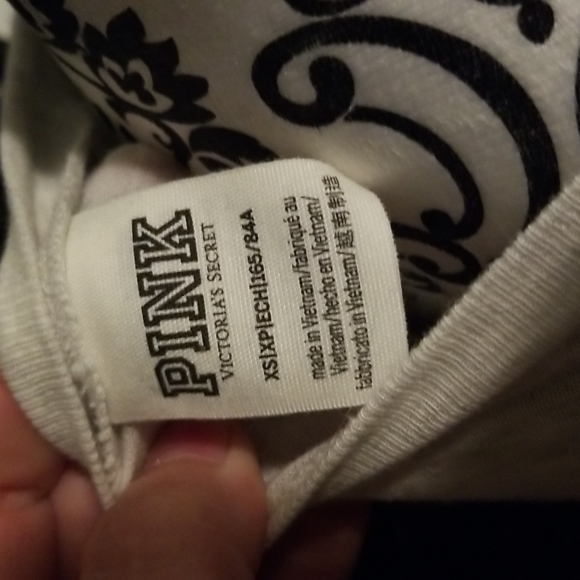 Cute Pink by Victoria Secret T-shirt - Picture 5 of 5